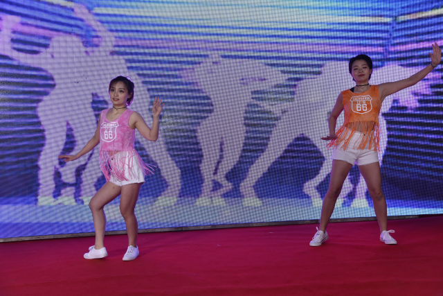 7-華東分院院辦、質(zhì)量部熱舞《Playing with fire》.jpg